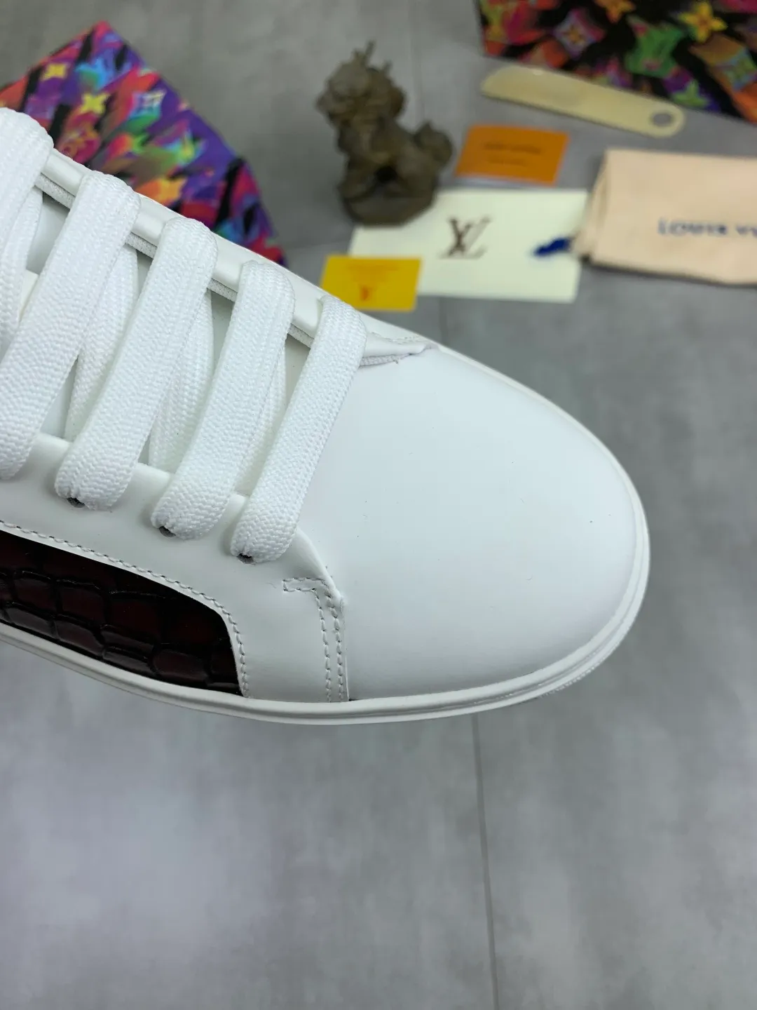Men's men's shoes P520💰【New style】🆘High quality cowhide【Louis Vuitton】LV official website's latest model🎁casual and fashionable men's shoes👟hot style💥simple and elegant style, exclusive for trendy men. Unique official website's latest brand elements👑original decoration, fashionable and generous, the fabric is made of original denim➕comfortable and breathable mesh lining➕cow leather feet ✅The official website specifies wear-resistant casual outsole, the classic model is taken in real life🎬Color: 5⃣️colors available😍Number of codes: 38-44 Full set of packaging